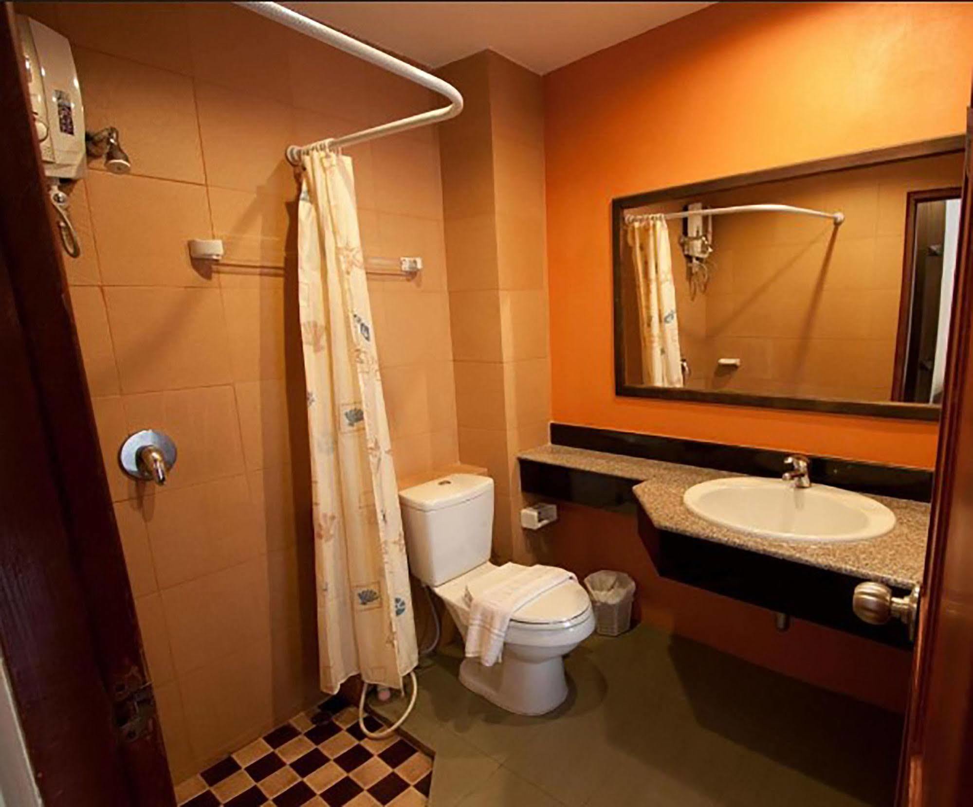 Lanna House Hotel เชียงใหม่ ภายนอก รูปภาพ
