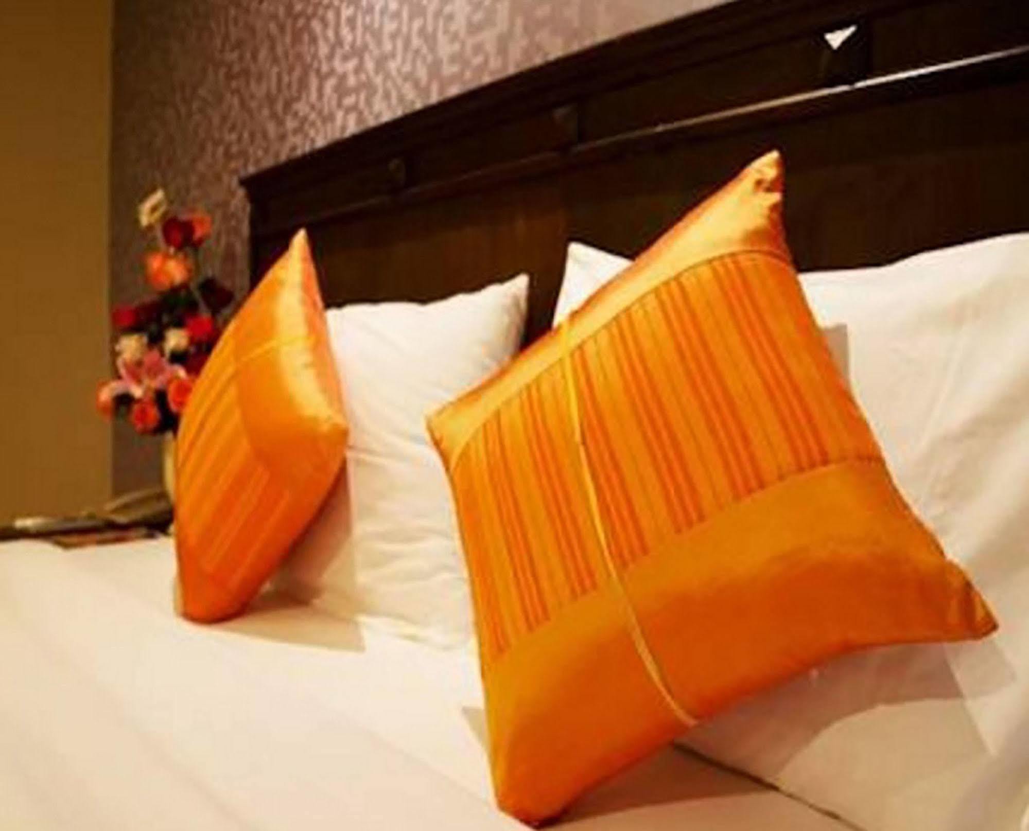 Lanna House Hotel เชียงใหม่ ภายนอก รูปภาพ